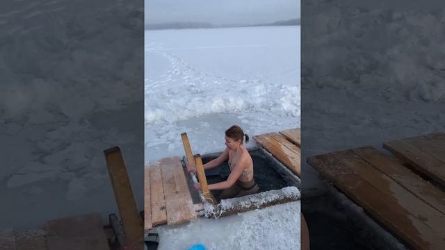 Крещение прорубь Барнаул 2022 #крещение2022 #купаниевпроруби смотреть онлайн