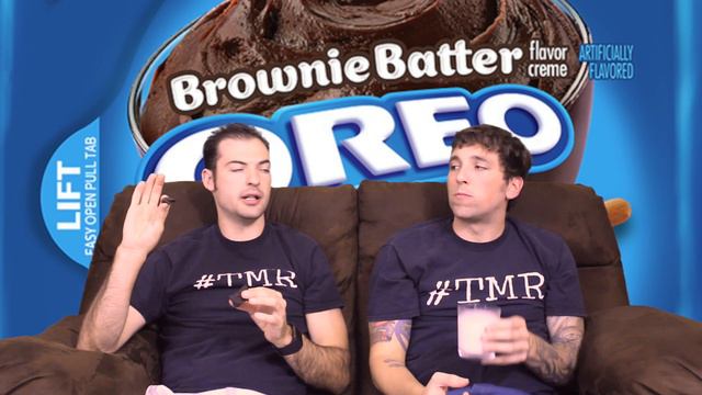 Brownie Batter Oreos - The Two Minute Reviews - Ep. 634 #TMR смотреть онлайн