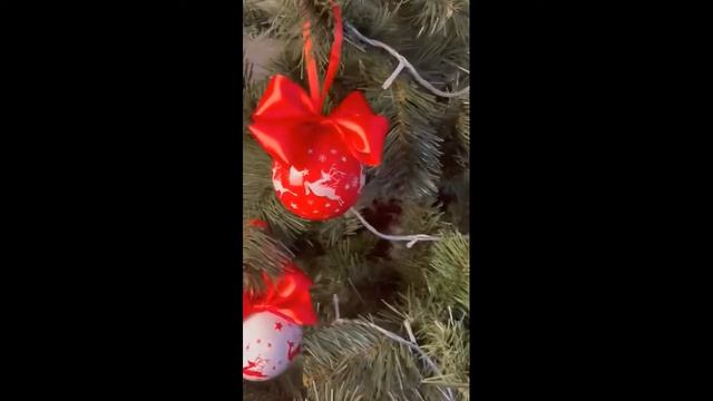 Новогодние шары на елку 2023 смотреть онлайн