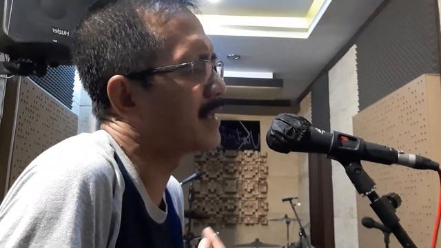 Cover " Disini Di batas Kota ini "/ Tommy J Pisa/ by Sigit Handoko смотреть онлайн
