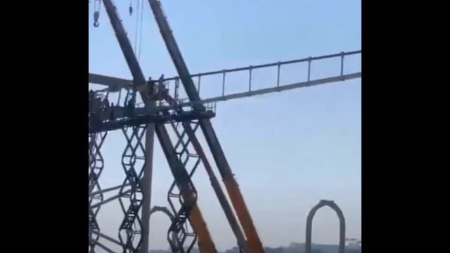 А тем временем в Шардже стройка продолжается смотреть онлайн