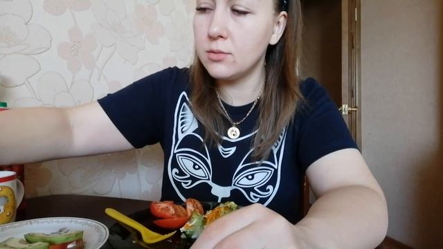 МУКБАНГ/БРОККОЛИ С ЯЙЦОМ, БУТЕРЫ И КИВИ