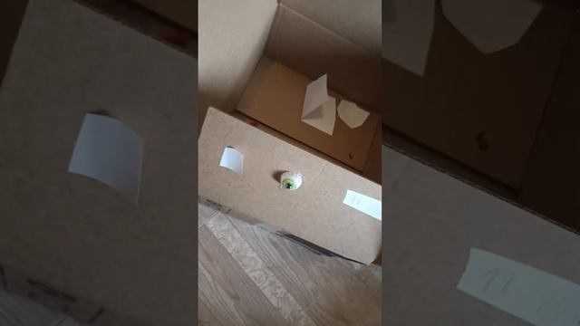 Коробка-робот, из которой исчезают люди! 🙀 и появляются зомби 🧟♂️ смотреть онлайн
