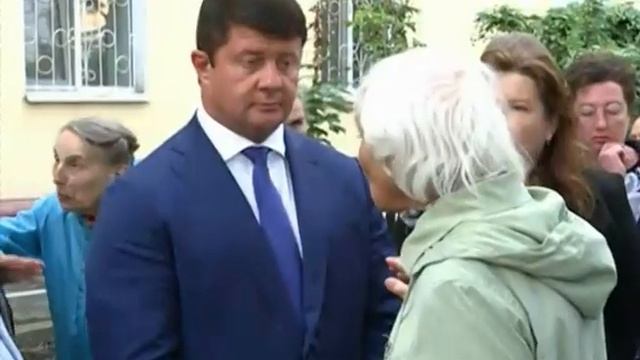Мэр Ярославля Владимир Слепцов проверил ход работ во дворе дома на улице Свободы смотреть онлайн