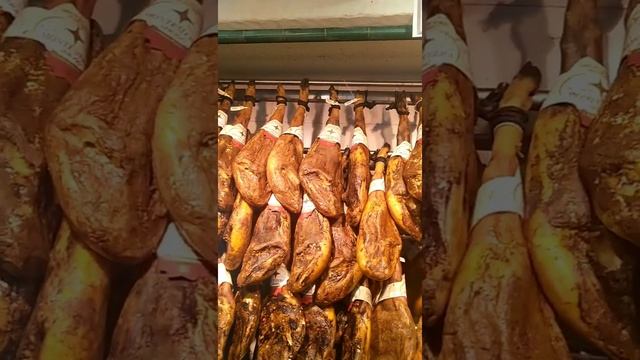 Чем отличается хамон иберико от хамона серрано