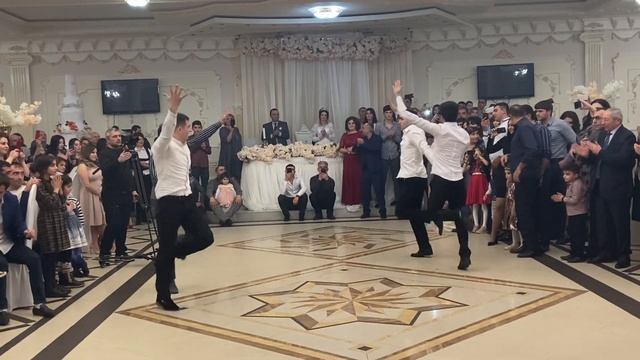 танец друзей жениха на свадьбе смотреть онлайн