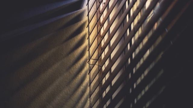 В спальню иди, трусы не надевай - велел ей отчим и пошел следом. смотреть онлайн