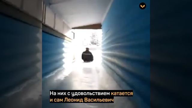 В Кемеровской области пенсионер 11 лет строит горки для детей и взрослых смотреть онлайн
