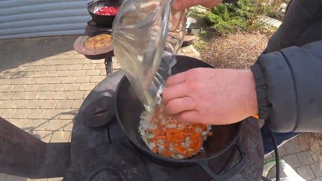 Настоящий украинский борщ в казане смотреть онлайн