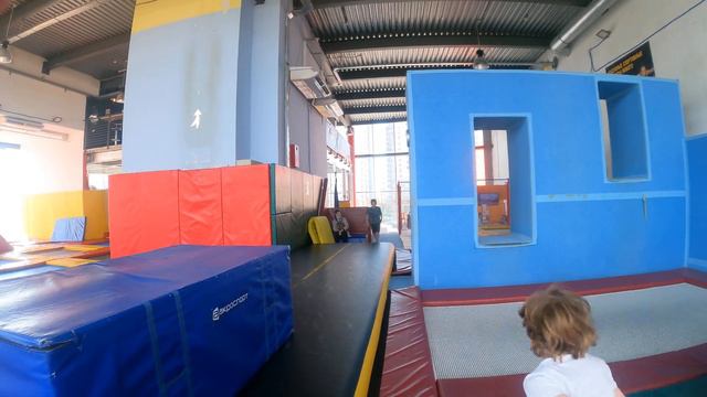 ИГНАТ УЧИТСЯ КОНГ НА 2 МЕТРА ! смотреть онлайн