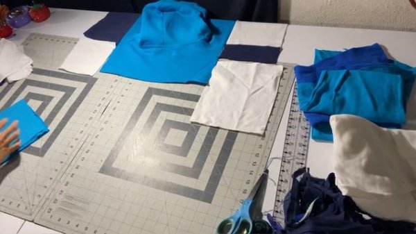 DIY Patchwork Hoodie // Patchwork Styles