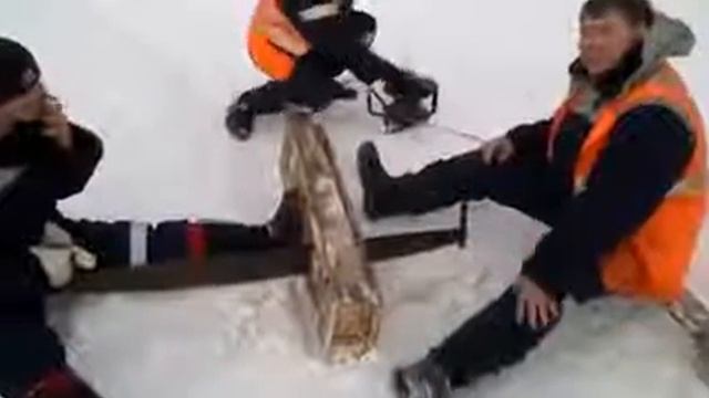 Заводим ручную пилу Прикол смотреть онлайн