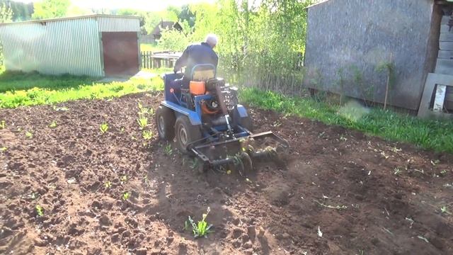 Модернизированная фреза на бортоповоротном тракторе смотреть онлайн
