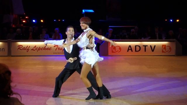 WDC Latin Dance World Championship - Evgeny Sokhranny & Anastasia Kositsyna смотреть онлайн