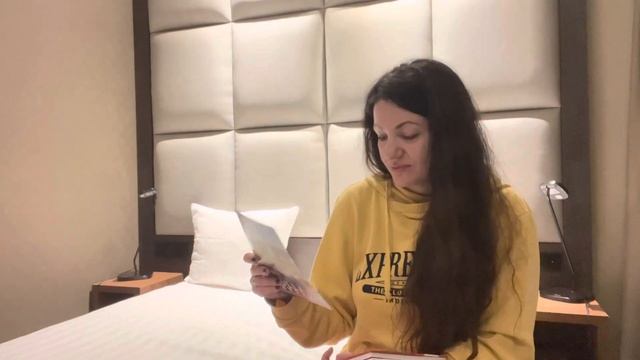 Как встречают в Амстердаме | Распаковка подарков от IN Amsterdam (Expat Center) смотреть онлайн