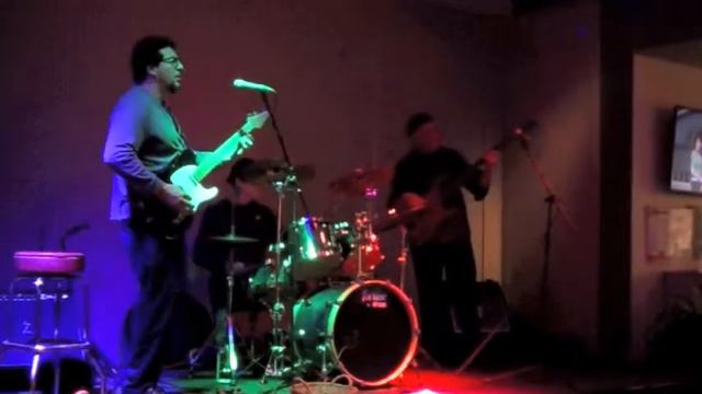 Frankie Starr Trio "Purple Rain" смотреть онлайн