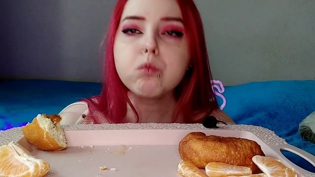 ПИРОЖОК С КАРТОШКОЙ И ПОНЧИКИ МУКБАНГ/mukbang смотреть онлайн