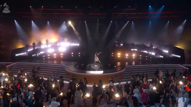 Watch MILEY CYRUS Perform 