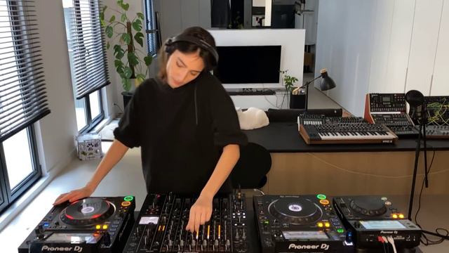 Amelie Lens lockdown session at home смотреть онлайн
