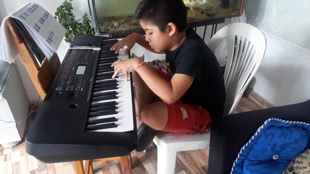 Aprendiendoatocar piano смотреть онлайн
