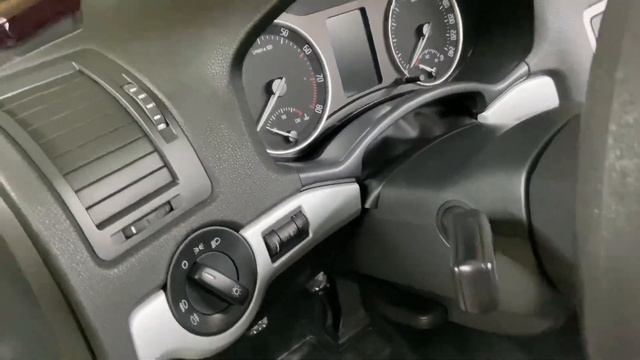 МАШИНА ДЕДА НЕ ВИДЕЛА НИКОГДА ХИМЧИСТКИ. СВАЛКА В МАШИНЕ смотреть онлайн