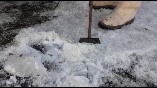 Колем лед перфоратором смотреть онлайн