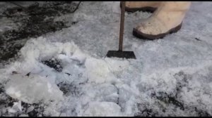 Колем лед перфоратором