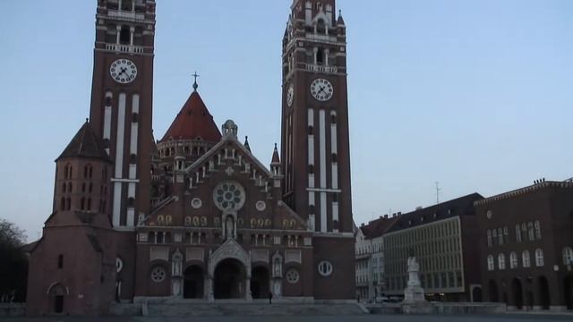 Szeged Tourism : Szeged Tourism: Musical Clock in Szechenyi Square смотреть онлайн
