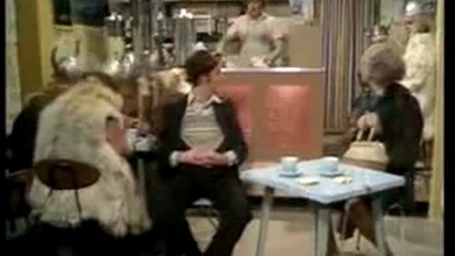Monty Python - Spam.mp4 смотреть онлайн