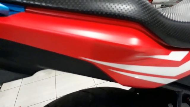 Pemasangan cutting sticker manual di motor honda CB 150R смотреть онлайн