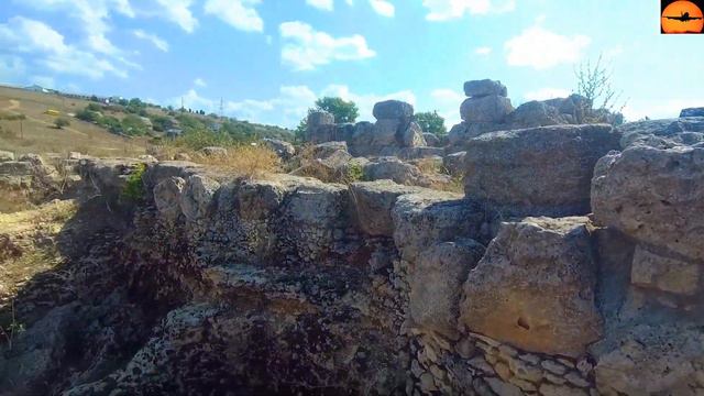 Руины укреплённого античного поселения в Севастополе. Этим стенам БОЛЬШЕ 2000 ЛЕТ! смотреть онлайн