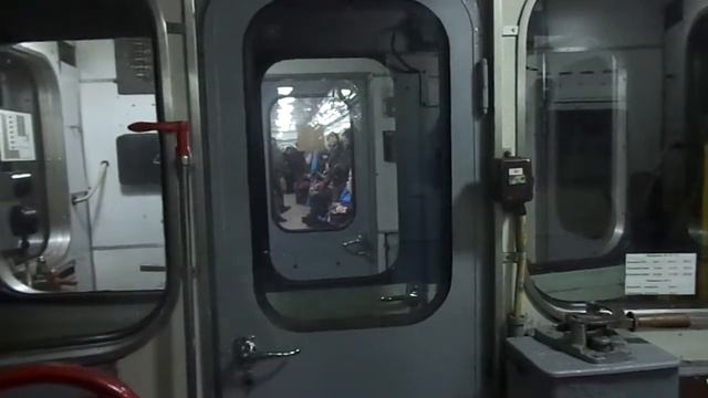 Метропоезд Санкт-Петербурга 8-41: метровагон Ем-501, б. 6068 - 1 линия (17.03.18) смотреть онлайн