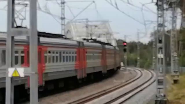 Открыто движение по мосту! Электропоезд ЭД4М-0357 сообщением Москва-Александров заезжает на мост. смотреть онлайн
