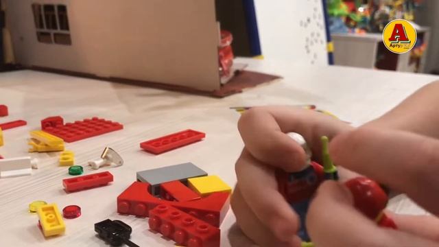 Артурка эпизод 1 Знакомство и распаовка сборка Lego City Вертолёт скорой помощи 60179 смотреть онлайн