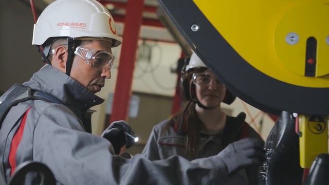 Career Story: Ibrahim Oulghazi, Service Technician смотреть онлайн