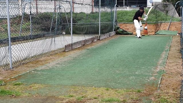 BATTING PRACTICE WITH THE PROTOS P2000 CRICKET BAT смотреть онлайн