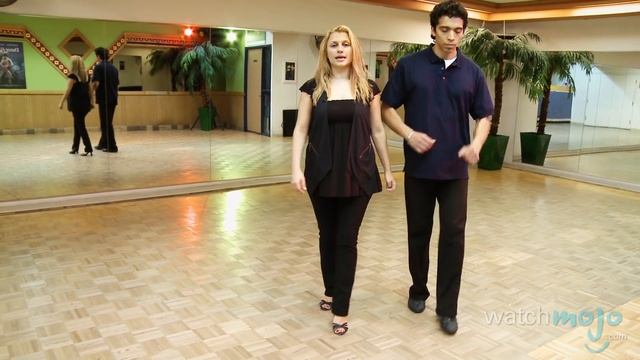 How to Latin Dance: Merengue - Basic Steps смотреть онлайн