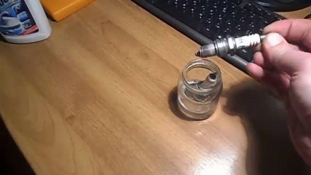 Самый лучший и быстрый способ чистки свечей зажигания!