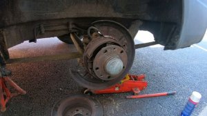 Fiat Ducato ,Peugeot Boxer ,Citroen Jumper Change rear brake pads, remove disc and clean brake shoe