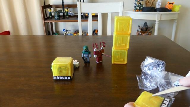 Roblox Mystery Box Celebrity Series 7 Unboxing and Free Toy Code Giveaway! смотреть онлайн