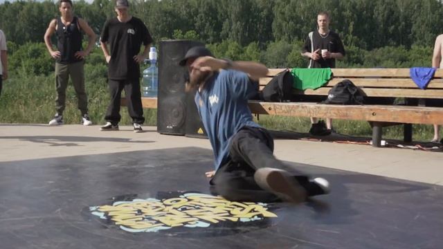 Судейский выход №2: b-boy UZEEROCK | QUEST OF THE BEST 11 смотреть онлайн