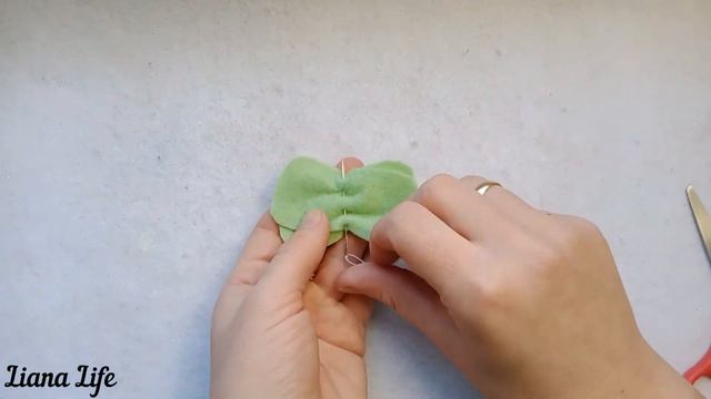 DIY Как сделать бантик из фетра за 5 минут? |БАНТИКИ ИЗ ФЕТРА?| Felt BOWS? смотреть онлайн