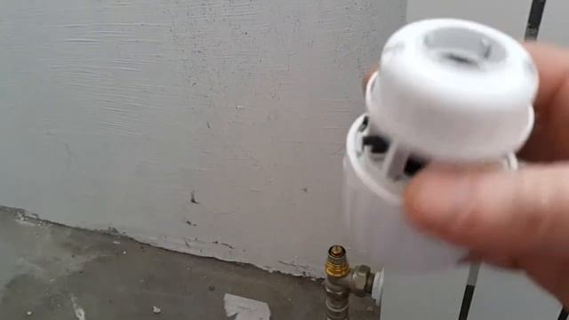 Как экономить на отоплении квартиры.Установка термостата Danfoss. смотреть онлайн