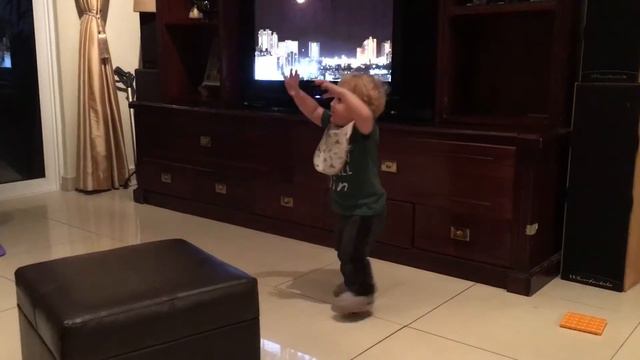 16 Month old Greek Boy Dancing Zeimbekiko смотреть онлайн