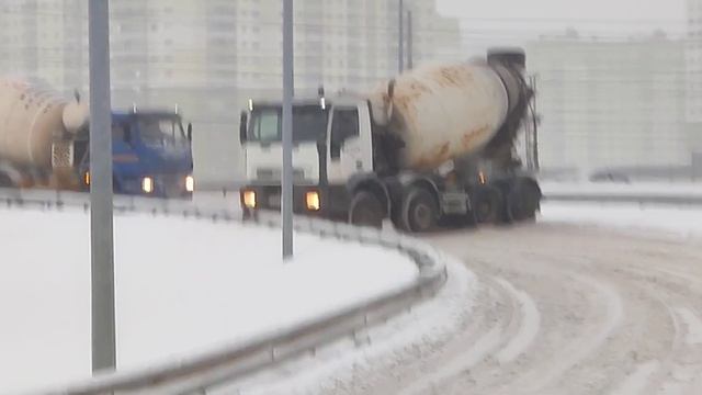 Сегодня я увидел настоящую пробку на дороге. смотреть онлайн