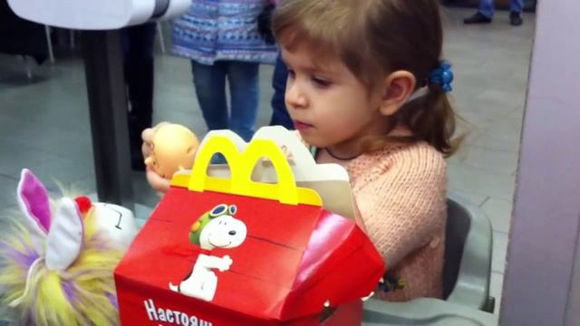 Снупи в Хэппи Мил Макдональдс. Герои мультфильма Снупи и мелочь пузатая в Happy Meal Mcdonalds смотреть онлайн