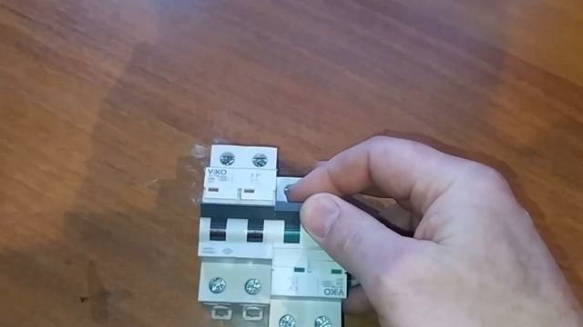 Трехпозиционный рубильник из обычного автомата смотреть онлайн