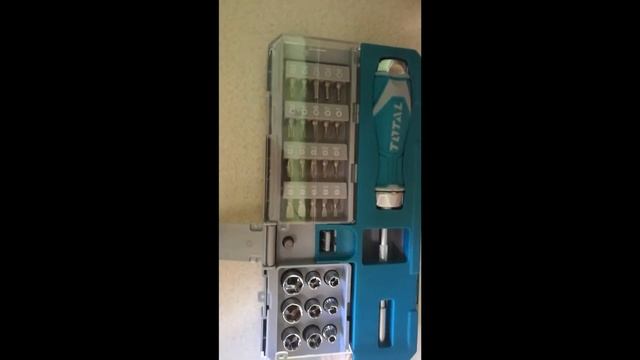 Отвертка Total с реверсом и со сменными насадками 33 шт смотреть онлайн