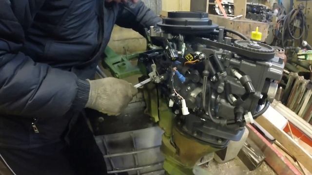 Замена прокладки Блок-Картер на лодочном моторе #Suzuki15 смотреть онлайн