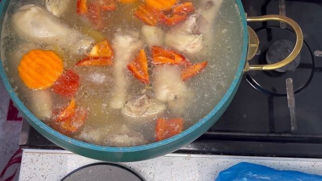 САМЫЙ ПРОСТОЙ КУРИНЫЙ СУП с куриный ножкой ? Вкусно , сытно и аппетитно ?